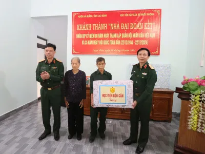 HỌC VIỆN HẬU CẦN KHÁNH THÀNH VÀ BÀN GIAO “NHÀ ĐẠI ĐOÀN KẾT” TẠI TỈNH CAO BẰNG