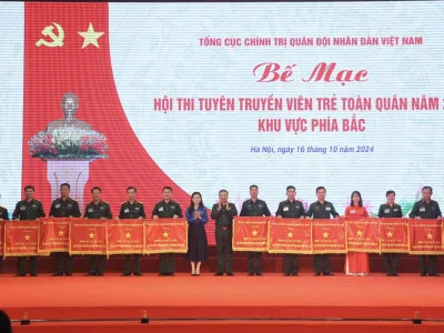 ĐỘI TUYÊN TRUYỀN VIÊN TRẺ CỦA HỌC VIỆN ĐƯỢC TẶNG CỜ ĐƠN VỊ XUẤT SẮC TRONG THAM GIA HỘI THI