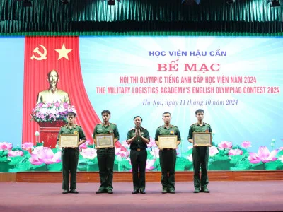 LAN TOẢ VIỆC DẠY VÀ HỌC NGOẠI NGỮ THÔNG QUA HỘI THI