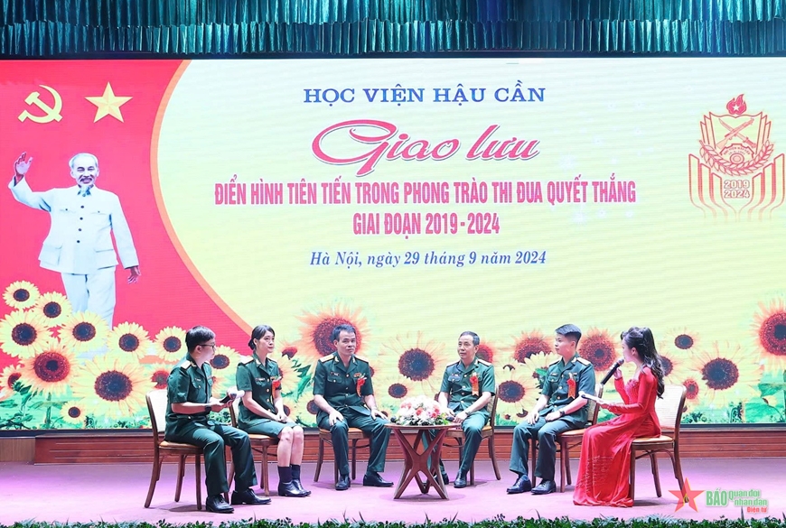 HỌC VIỆN HẬU CẦN TỔ CHỨC GIAO LƯU, TÔN VINH ĐIỂN HÌNH TIÊN TIẾN