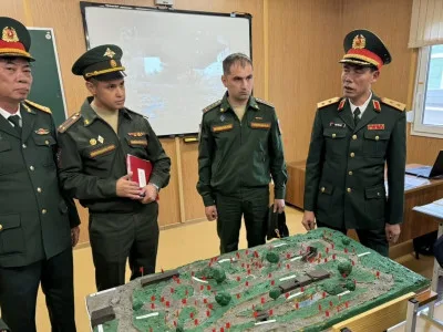 ĐOÀN CÁN BỘ CẤP CAO HỌC VIỆN HẬU CẦN, QUÂN ĐỘI NHÂN DÂN VIỆT NAM THĂM VÀ LÀM VIỆC TẠI LIÊN BANG NGA