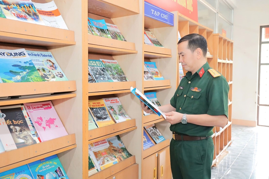 NGƯỜI GIẢNG VIÊN TÂM HUYẾT - NGƯỜI CHỈ HUY MẪU MỰC