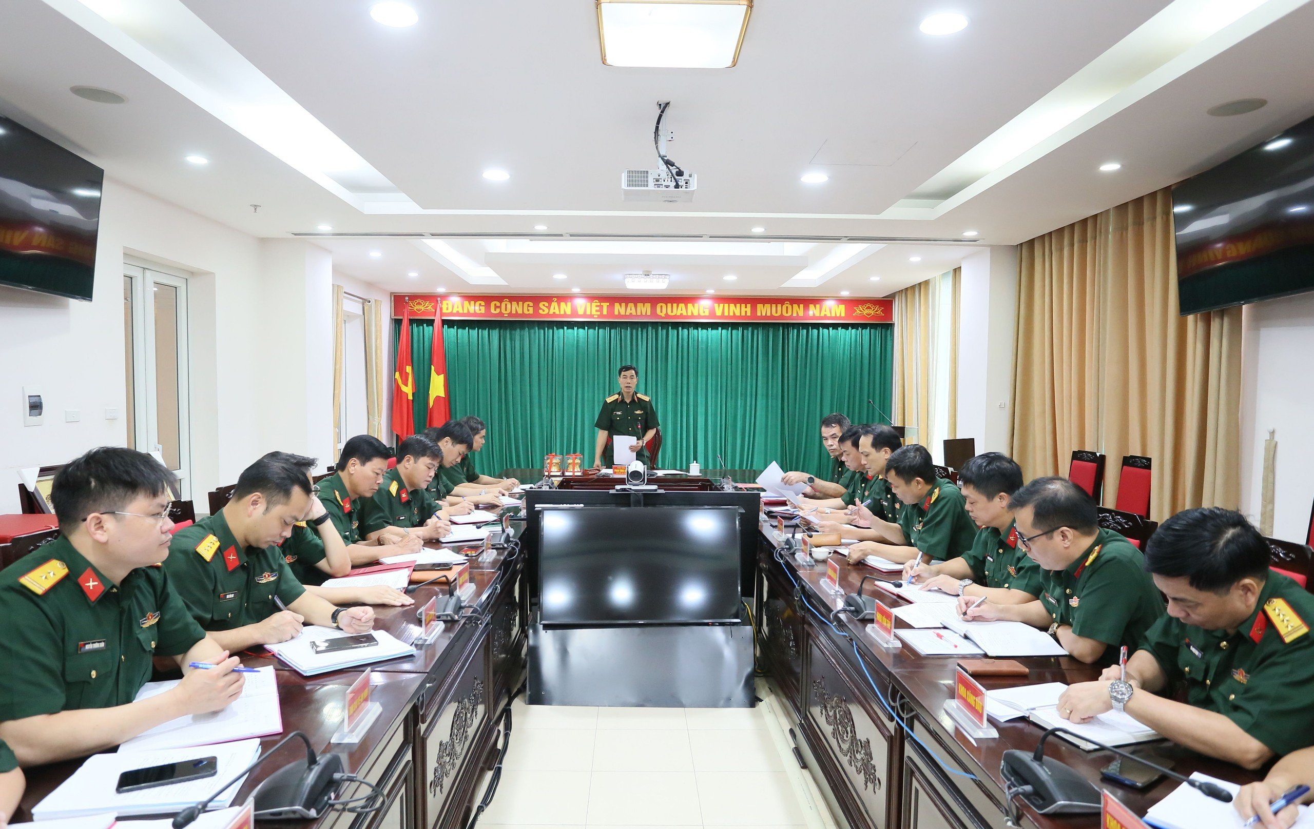 GIAO NHIỆM VỤ CHO ĐOÀN CÁN BỘ HỌC VIỆN HẬU CẦN THĂM, LÀM VIỆC TẠI LIÊN BANG NGA