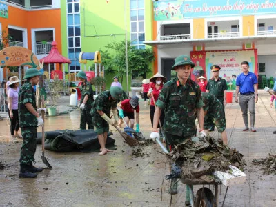 TRONG GIAN KHÓ THÊM THẮM TÌNH QUÂN DÂN