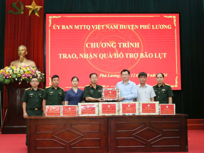 HỌC VIỆN HẬU CẦN TẶNG QUÀ CÁC GIA ĐÌNH BỊ THIỆT HẠI DO BÃO SỐ 3