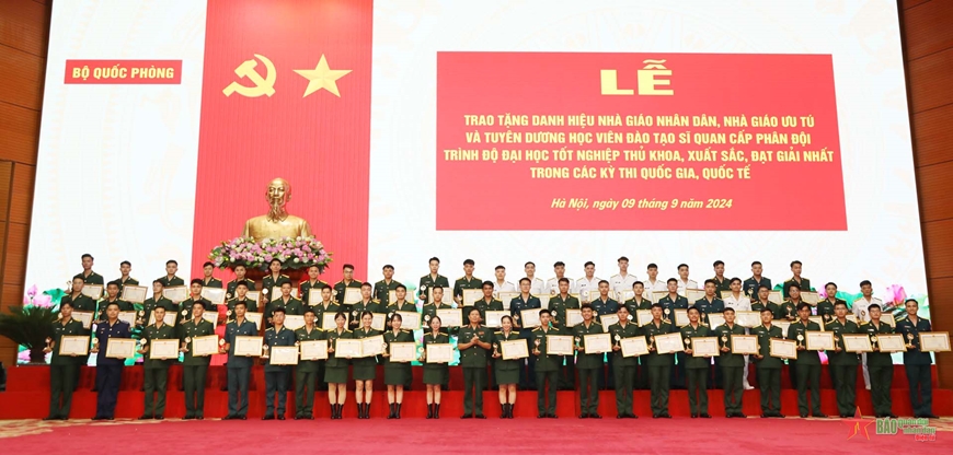 BỘ QUỐC PHÒNG TRAO TẶNG DANH HIỆU NHÀ GIÁO NHÂN DÂN, NHÀ GIÁO ƯU TÚ VÀ TUYÊN DƯƠNG HỌC VIÊN CÓ THÀNH TÍCH CAO TRONG NĂM HỌC 2023-2024