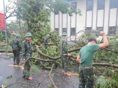 KHẨN TRƯƠNG KHẮC PHỤC HẬU QUẢ DO BÃO, SỚM ĐƯA HOẠT ĐỘNG TRỞ LẠI BÌNH THƯỜNG