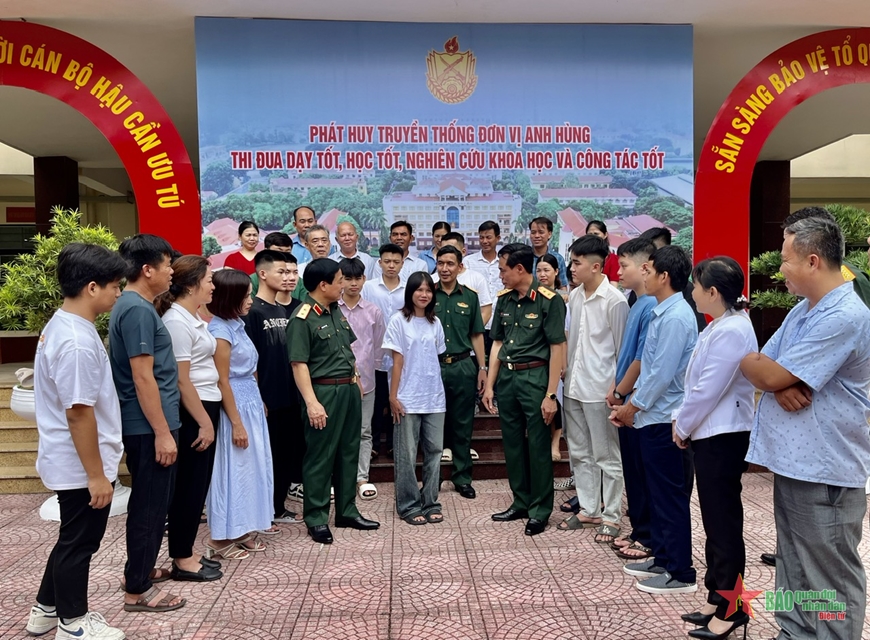 TIẾP NHẬN HỌC VIÊN TRÚNG TUYỂN KHÓA 31 TẠI HỌC VIỆN HẬU CẦN: ĐẦM ẤM, YÊU THƯƠNG, NÊU GƯƠNG, TRÁCH NHIỆM