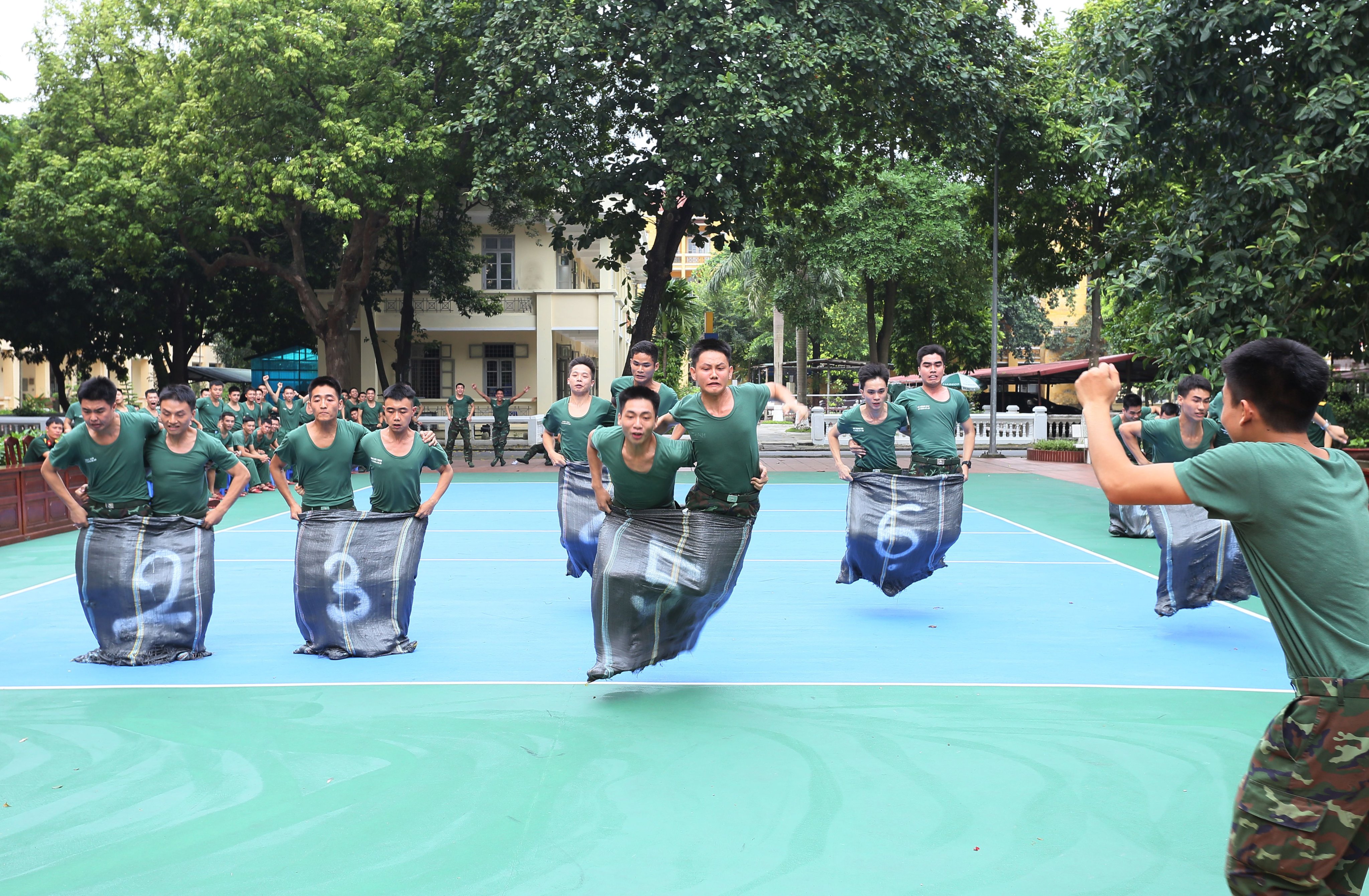 TUỔI TRẺ HỌC VIỆN HẬU CẦN - SÔI NỔI CÁC HOẠT ĐỘNG THỂ THAO, VUI CHƠI GIẢI TRÍ DỊP 02/9