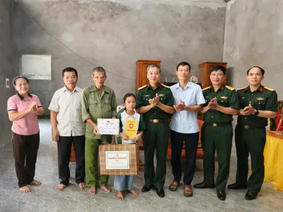 HỌC VIỆN HẬU CẦN ĐỒNG HÀNH “NÂNG BƯỚC EM ĐẾN TRƯỜNG”