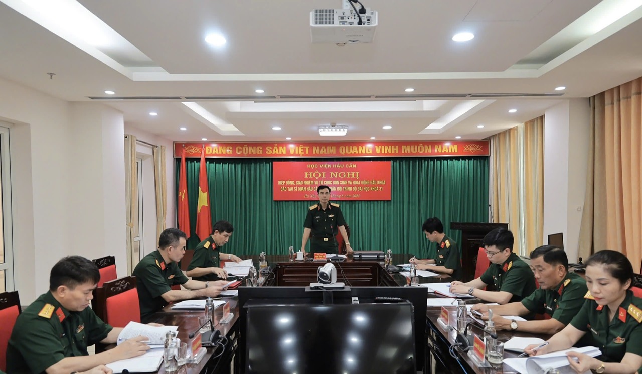 GIÁM ĐỐC HỌC VIỆN TRIỂN KHAI CÔNG TÁC ĐÓN SINH, HOẠT ĐỘNG ĐẦU KHOÁ VÀ GIAO NHIỆM VỤ THAM GIA CÁC HỘI THI CẤP BỘ QUỐC PHÒNG NĂM 2024