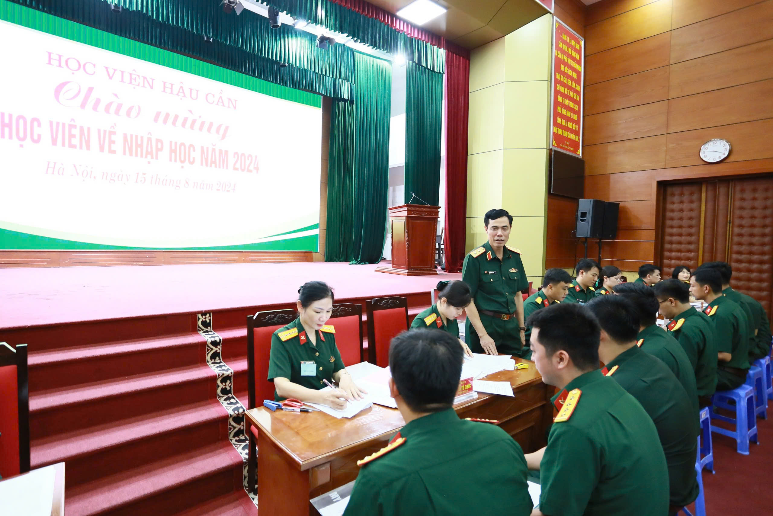 CHẶT CHẼ, NGHIÊM TÚC, KHOA HỌC, TRONG CÔNG TÁC ĐÓN SINH Ở HỌC VIỆN HẬU CẦN