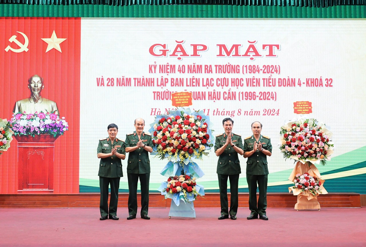 NẶNG NGHĨA MÁI TRƯỜNG - ẤM TÌNH ĐỒNG ĐỘI