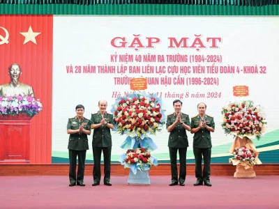 NẶNG NGHĨA MÁI TRƯỜNG - ẤM TÌNH ĐỒNG ĐỘI