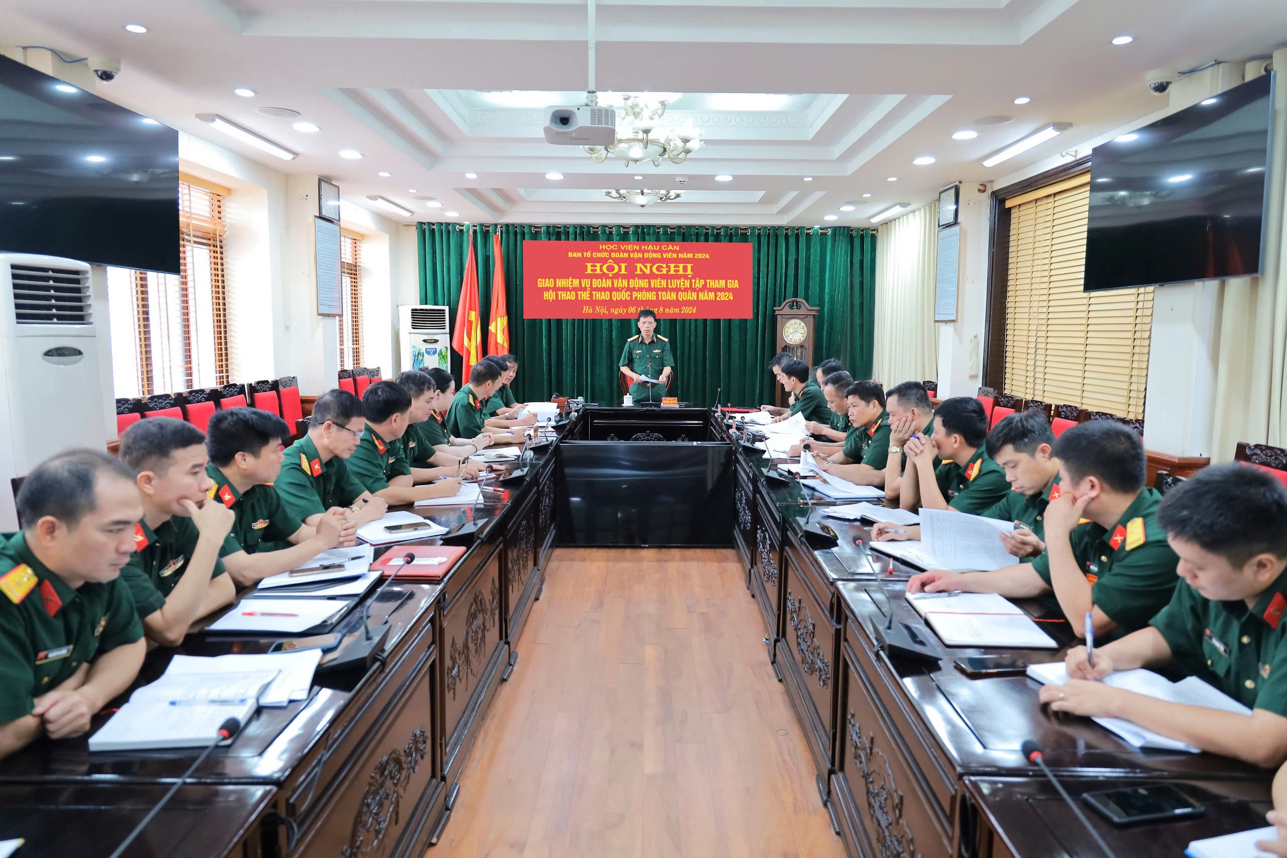 GIAO NHIỆM VỤ CHO BAN TỔ CHỨC ĐOÀN VẬN ĐỘNG VIÊN THAM GIA HỘI THAO THỂ THAO QUỐC PHÒNG TOÀN QUÂN NĂM 2024