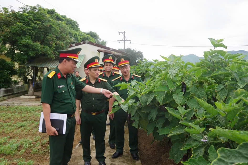 GẮN KẾT CHẶT CHẼ GIỮA NHÀ TRƯỜNG VỚI ĐƠN VỊ
