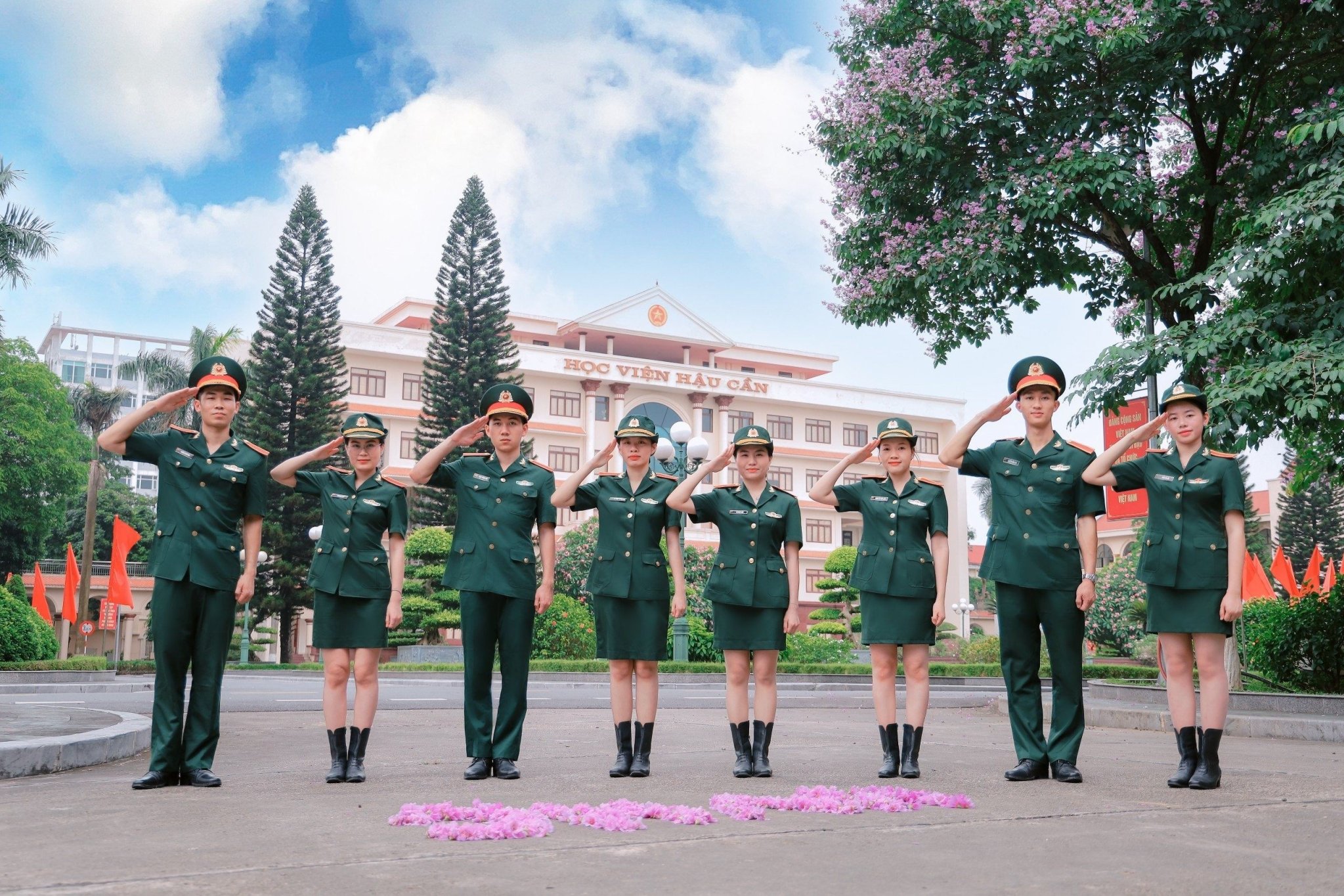 THÔNG BÁO MỨC ĐIỂM NHẬN HỒ SƠ XÉT TUYỂN ĐÀO TẠO SĨ QUAN HẬU CẦN CẤP PHÂN ĐỘI TRÌNH ĐỘ ĐẠI HỌC NĂM 2024