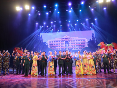 CHƯƠNG TRÌNH THAM GIA LIÊN HOAN NGHỆ THUẬT QUẦN CHÚNG CỦA HỌC VIỆN HẬU CẦN ĐƯỢC TẶNG CỜ XUẤT SẮC