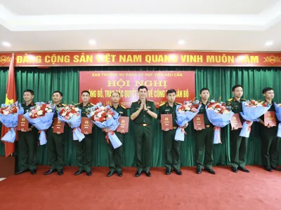 HỌC VIỆN HẬU CẦN TỔ CHỨC HỘI NGHỊ CÔNG BỐ VÀ  TRAO QUYẾT ĐỊNH VỀ CÔNG TÁC CÁN BỘ