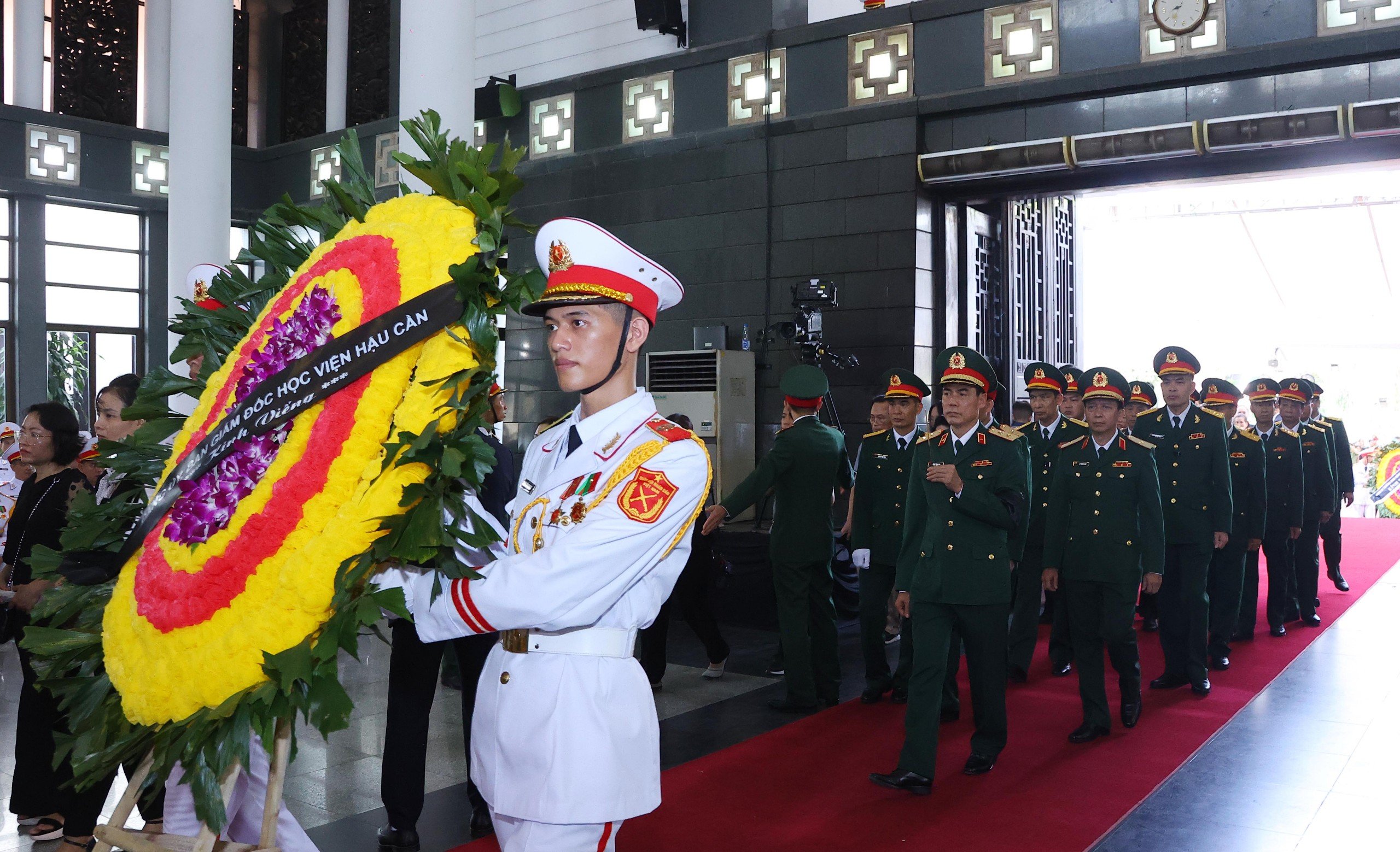 ĐOÀN ĐẠI BIỂU ĐẢNG ỦY, BAN GIÁM ĐỐC HỌC VIỆN HẬU CẦN VIẾNG TỔNG BÍ THƯ NGUYỄN PHÚ TRỌNG