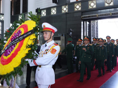 ĐOÀN ĐẠI BIỂU ĐẢNG ỦY, BAN GIÁM ĐỐC HỌC VIỆN HẬU CẦN VIẾNG TỔNG BÍ THƯ NGUYỄN PHÚ TRỌNG