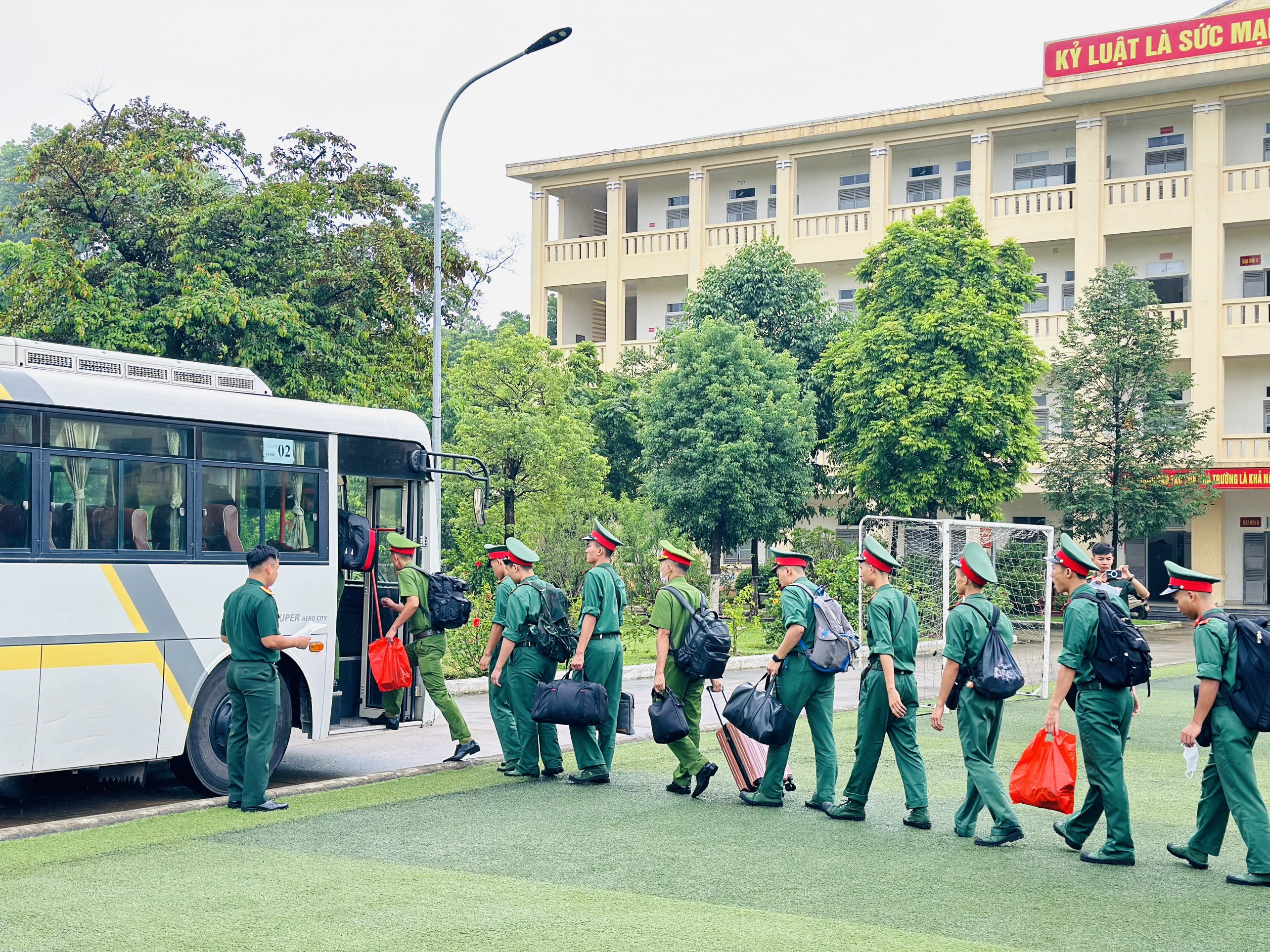 CÁC ĐƠN VỊ TỔ CHỨC CHẶT CHẼ BÀN GIAO TRỰC HÈ NĂM 2024