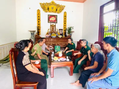 PHÒNG HẬU CẦN - KỸ THUẬT THĂM, ĐỘNG VIÊN GIA ĐÌNH NHÂN VIÊN CÓ HOÀN CẢNH KHÓ KHĂN