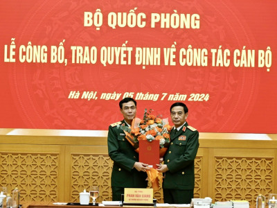 CHÚC MỪNG ĐỒNG CHÍ PHAN TÙNG SƠN, GIÁM ĐỐC HỌC VIỆN ĐƯỢC THĂNG QUÂN HÀM TRUNG TƯỚNG