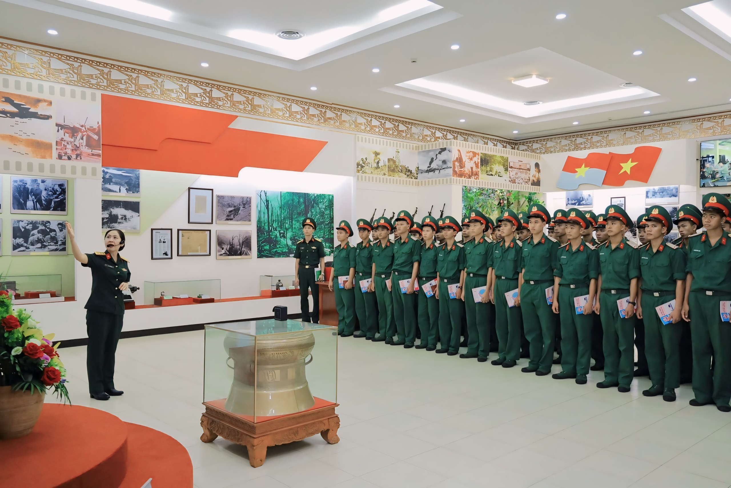 HỌC VIỆN HẬU CẦN GIÁO DỤC TRUYỀN THỐNG CHO CHIẾN SĨ MỚI VỀ ĐƠN VỊ