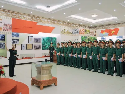 HỌC VIỆN HẬU CẦN GIÁO DỤC TRUYỀN THỐNG CHO CHIẾN SĨ MỚI VỀ ĐƠN VỊ