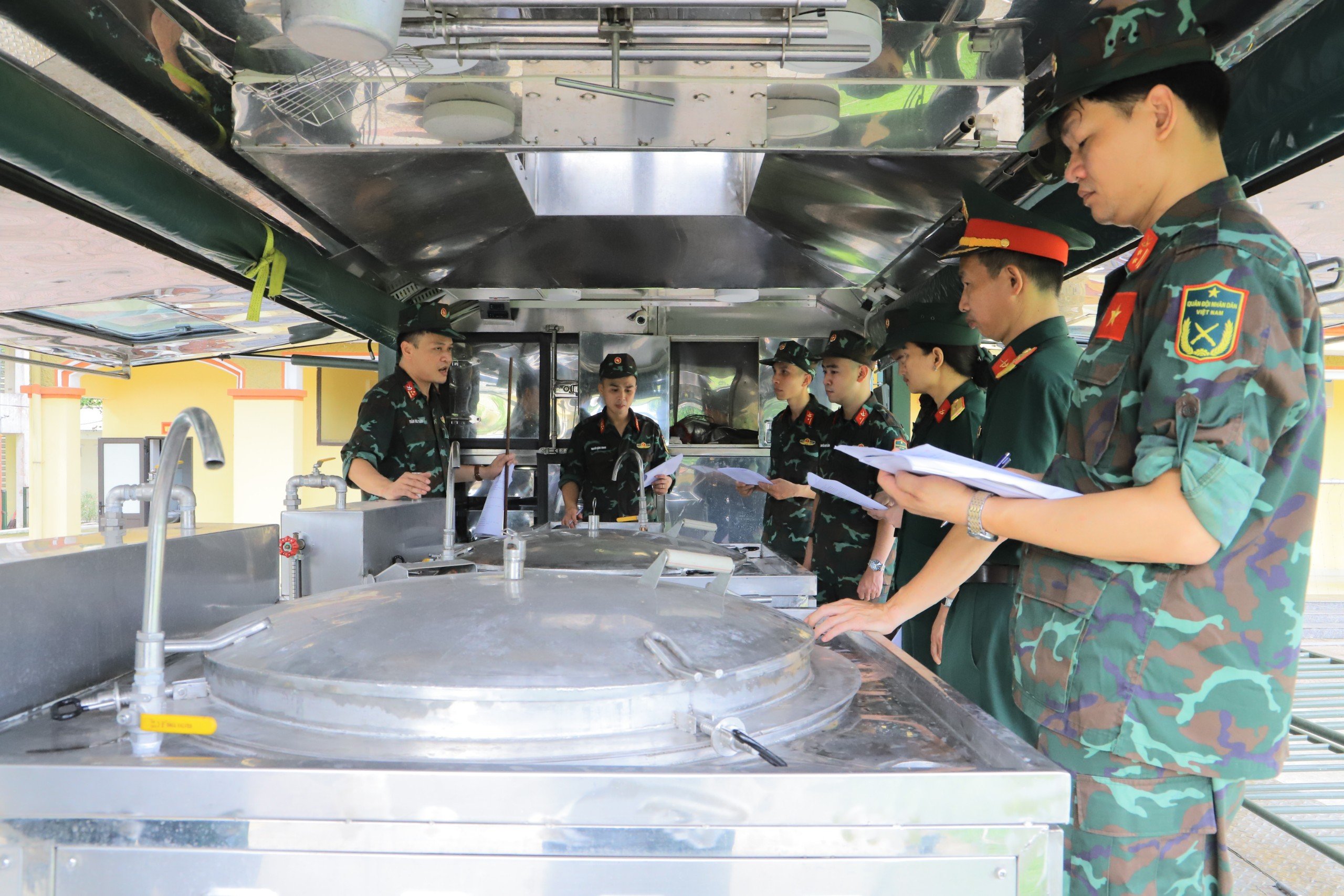 TẬP HUẤN THỰC HÀNH SỬ DỤNG XE BẾP TỰ HÀNH CHO ĐƠN VỊ BẠN