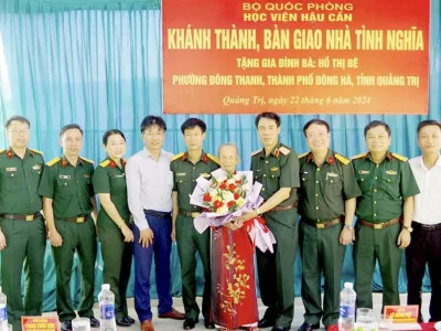 HỌC VIỆN HẬU CẦN TRAO TẶNG NHÀ TÌNH NGHĨA TẠI TỈNH QUẢNG TRỊ