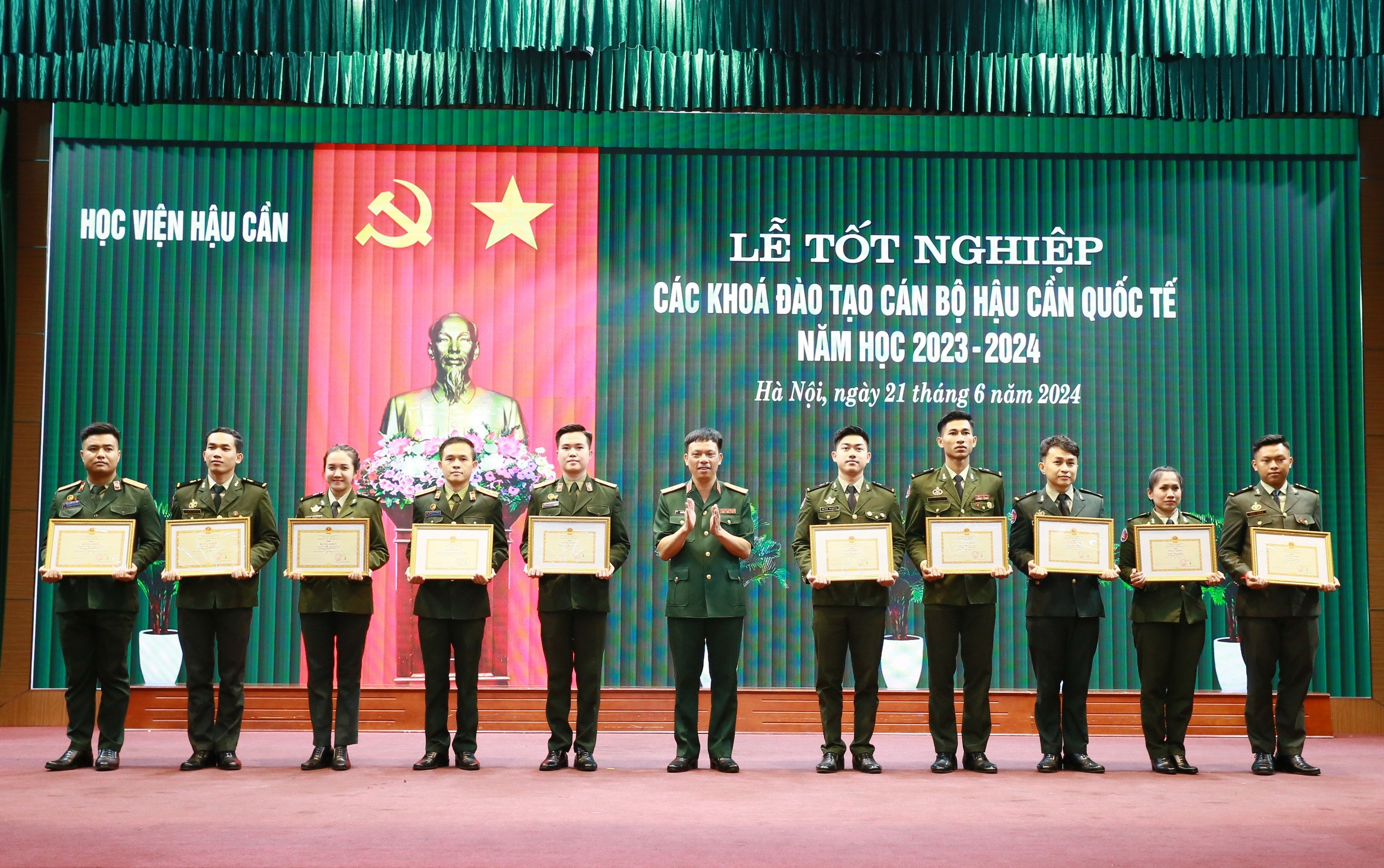 HỌC VIỆN HẬU CẦN TỔ CHỨC LỄ TỐT NGHIỆP CÁC KHÓA ĐÀO TẠO CÁN BỘ HẬU CẦN QUỐC TẾ