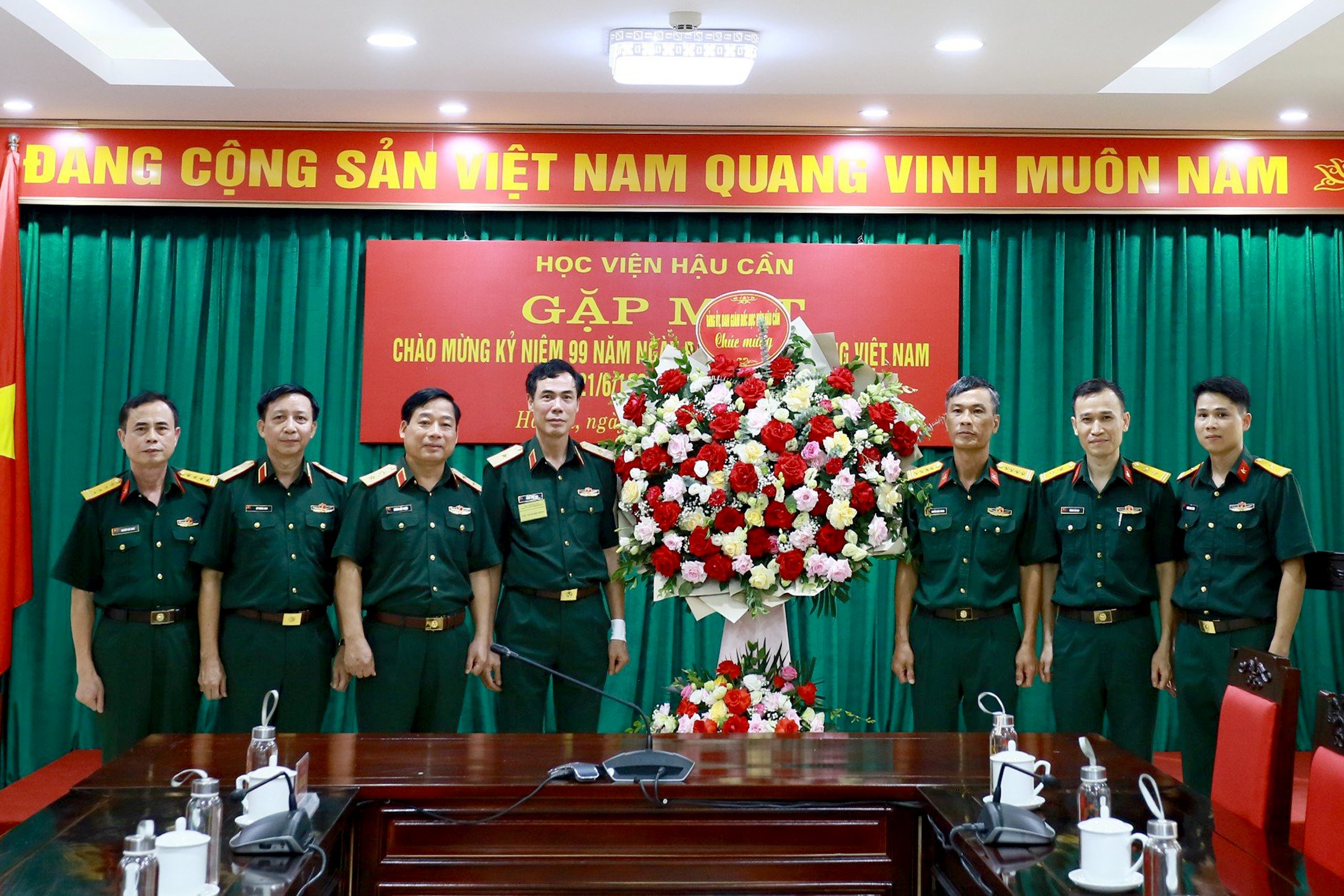 KHÔNG NGỪNG RÈN LUYỆN BÚT SẮC, LÒNG TRONG