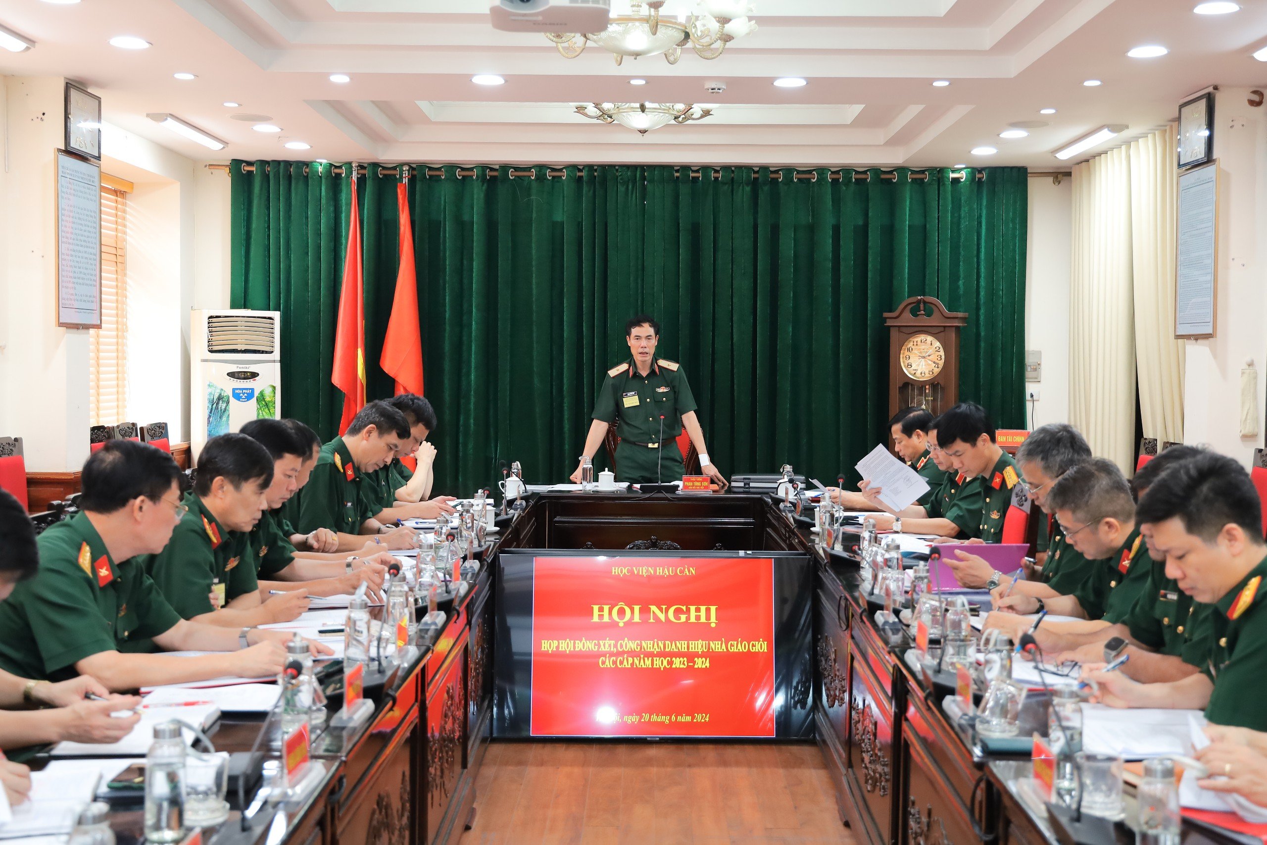 GIÁM ĐỐC HỌC VIỆN CHỦ TRÌ HỘI NGHỊ HỌP HỘI ĐỒNG XÉT, CÔNG NHẬN DANH HIỆU NHÀ GIÁO GIỎI CÁC CẤP NĂM HỌC 2023 - 2024