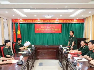 HỌC VIỆN HẬU CẦN TỔ CHỨC HỘI NGHỊ CÔNG BỐ, TRAO CÁC QUYẾT ĐỊNH VỀ CÔNG TÁC CÁN BỘ