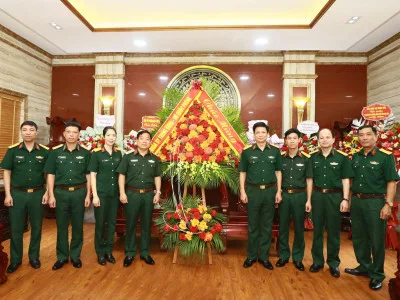 QUÂN ỦY TRUNG ƯƠNG, BỘ QUỐC PHÒNG CHÚC MỪNG HỌC VIỆN HẬU CẦN NHÂN KỶ NIỆM 73 NĂM NGÀY TRUYỀN THỐNG