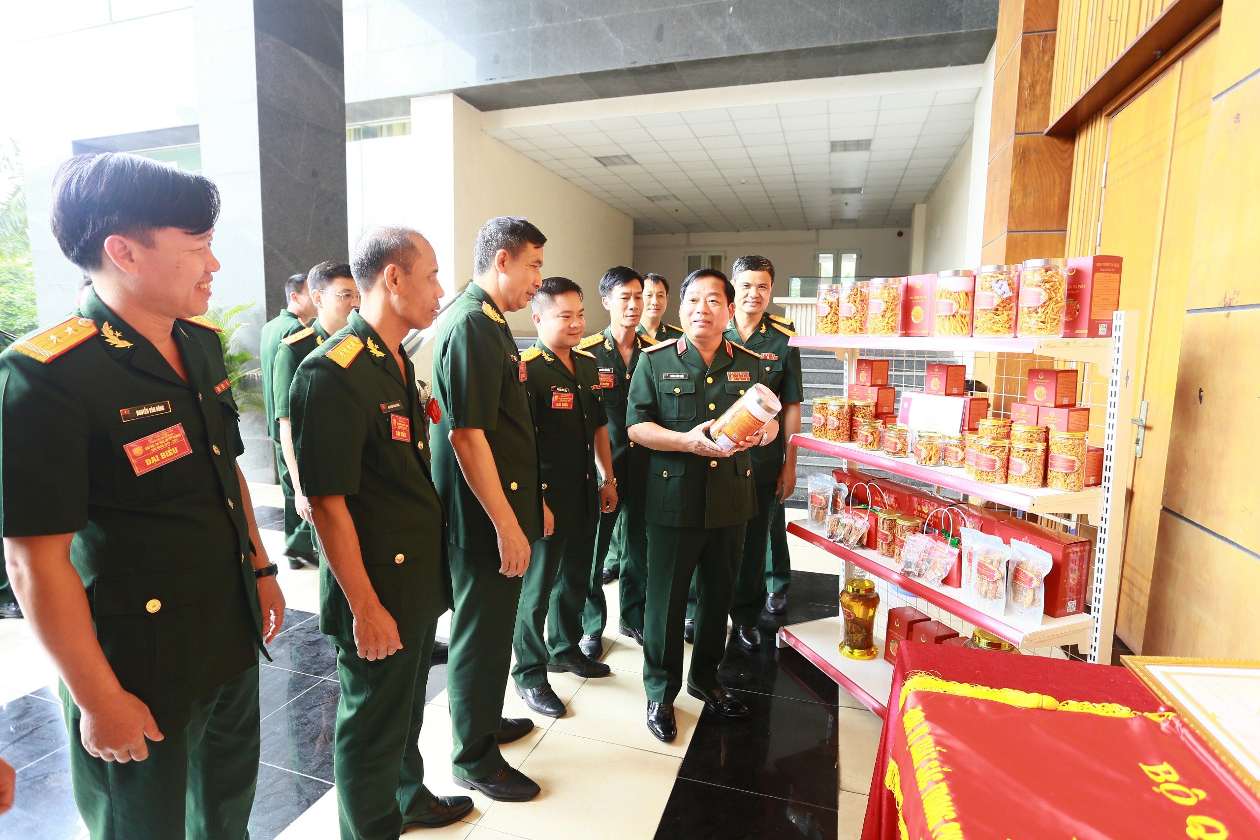 LÁ CỜ ĐẦU TRONG PHONG TRÀO THI ĐUA QUYẾT THẮNG