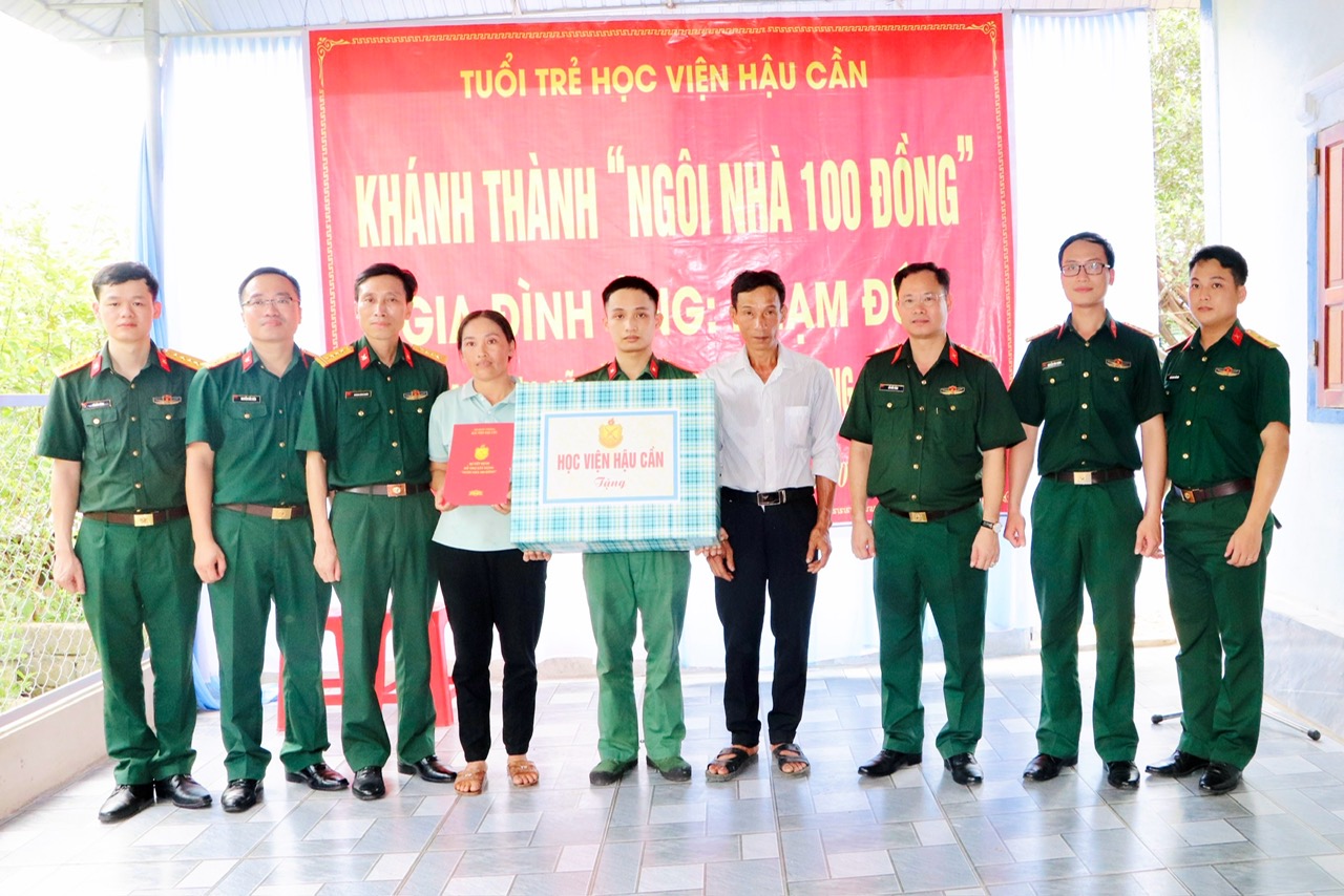 HỌC VIỆN HẬU CẦN - KHÁNH THÀNH, BÀN GIAO “NGÔI NHÀ 100 ĐỒNG” TẶNG GIA ĐÌNH HỌC VIÊN CÓ HOÀN CẢNH KHÓ KHĂN
