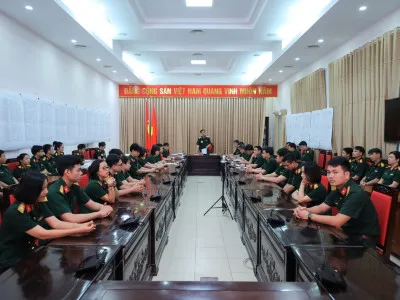 GIÁM ĐỐC HỌC VIỆN CHỈ ĐẠO, ĐỘNG VIÊN THI TỐT NGHIỆP
