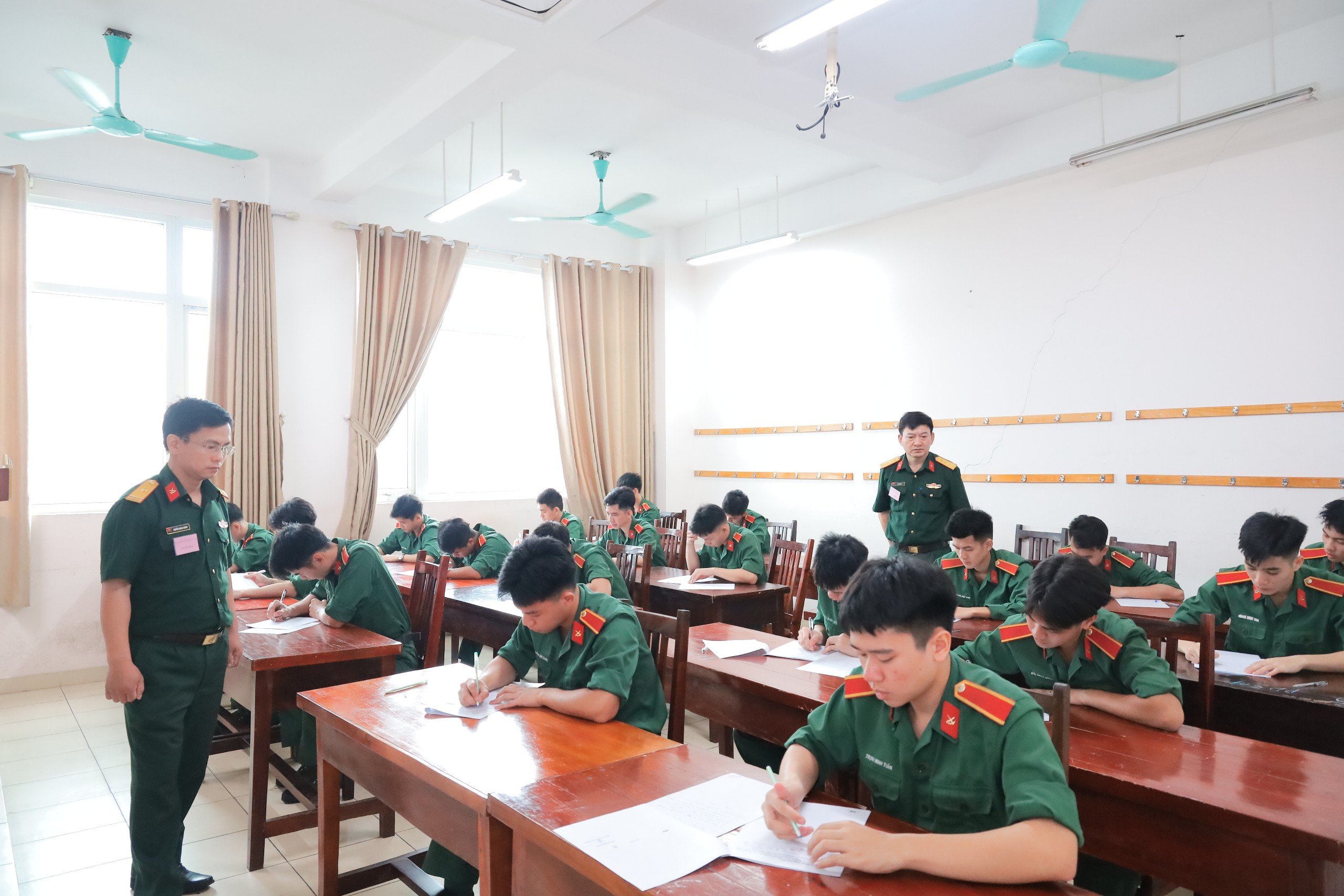 HỌC VIỆN HẬU CẦN - TỔ CHỨC THI TỐT NGHIỆP MÔN TIẾNG ANH CHO HỌC VIÊN KHÓA 27 ĐÀO TẠO SĨ QUAN HẬU CẦN CẤP PHÂN ĐỘI TRÌNH ĐỘ ĐẠI HỌC