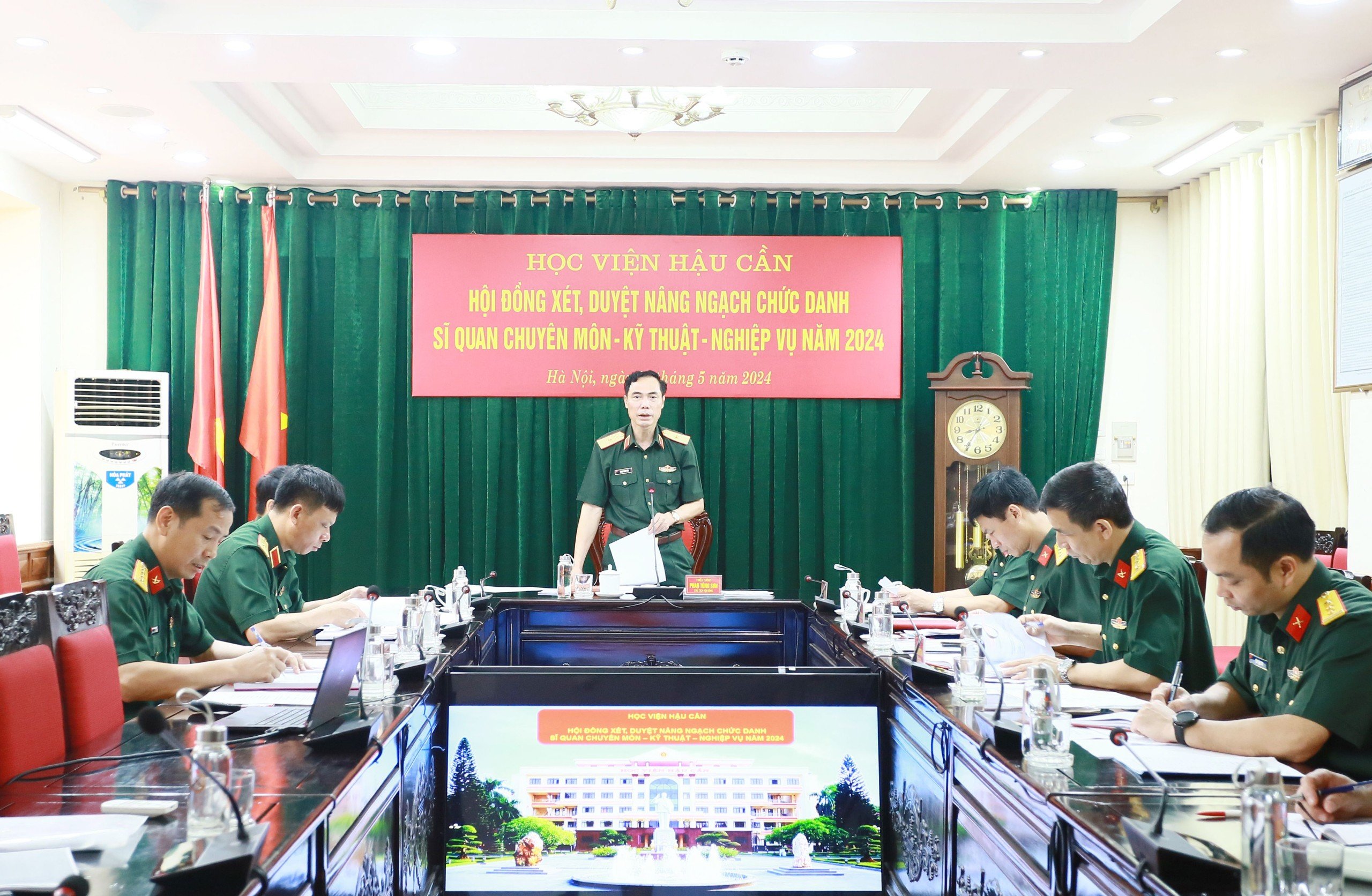 HỌC VIỆN HẬU CẦN HỌP HỘI ĐỒNG XÉT, DUYỆT NÂNG NGẠCH CHỨC DANH SĨ QUAN CHUYÊN MÔN - KỸ THUẬT - NGHIỆP VỤ NĂM 2024