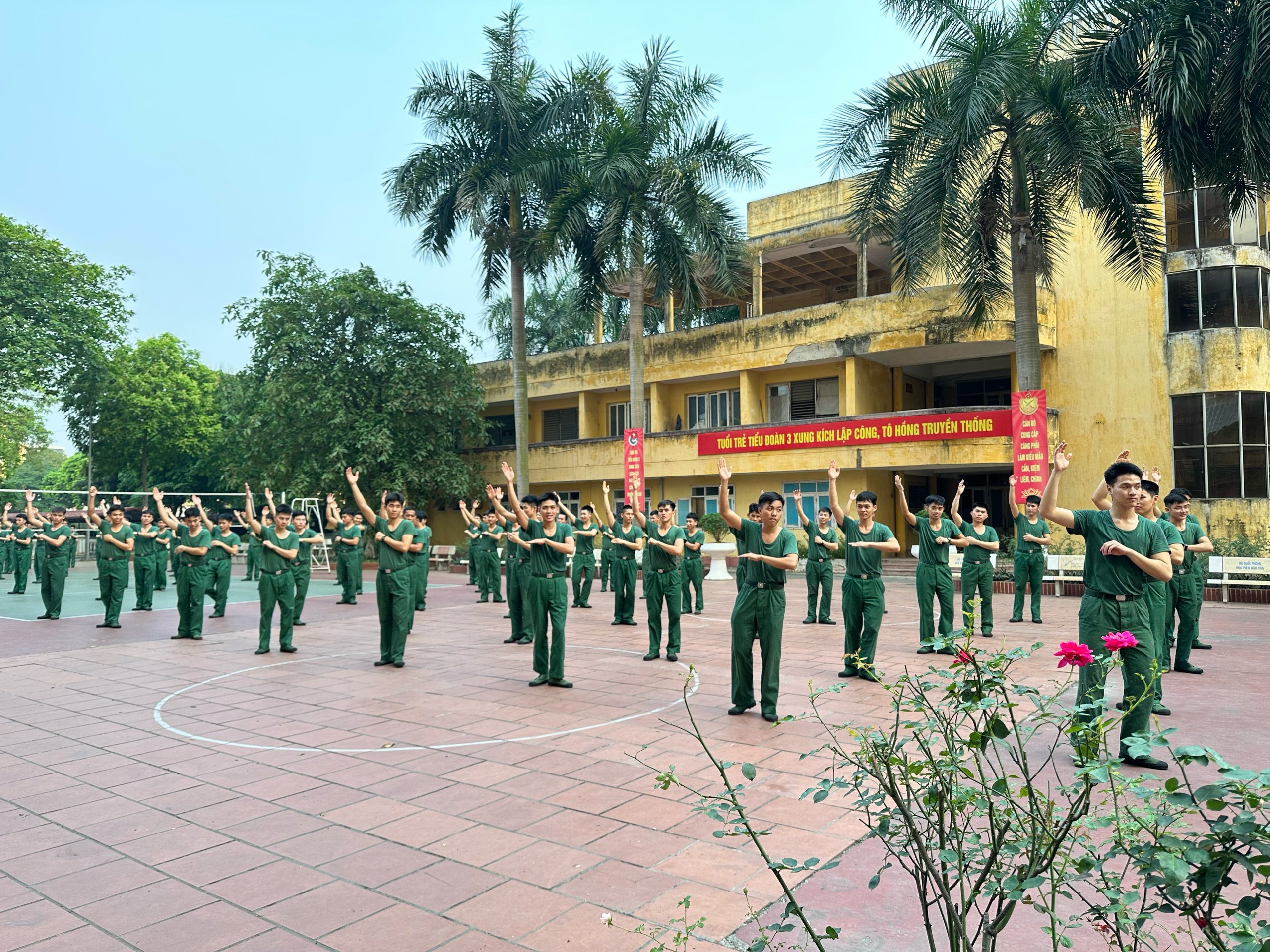 SÔI NỔI CÁC HOẠT ĐỘNG THỂ THAO Ở TIỂU ĐOÀN 3