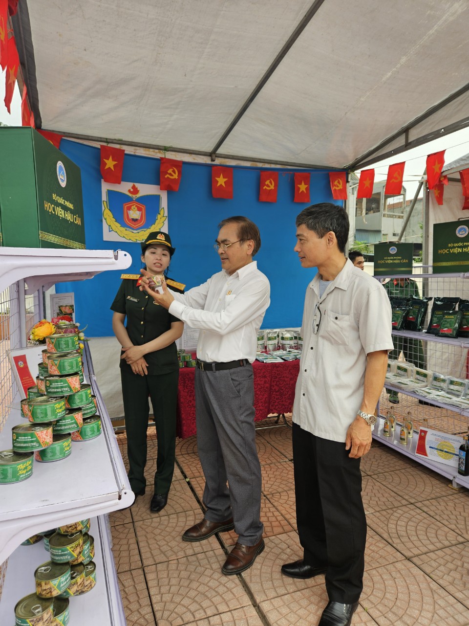 HỌC VIỆN HẬU CẦN THAM GIA TRƯNG BÀY  SẢN PHẨM NGHIÊN CỨU