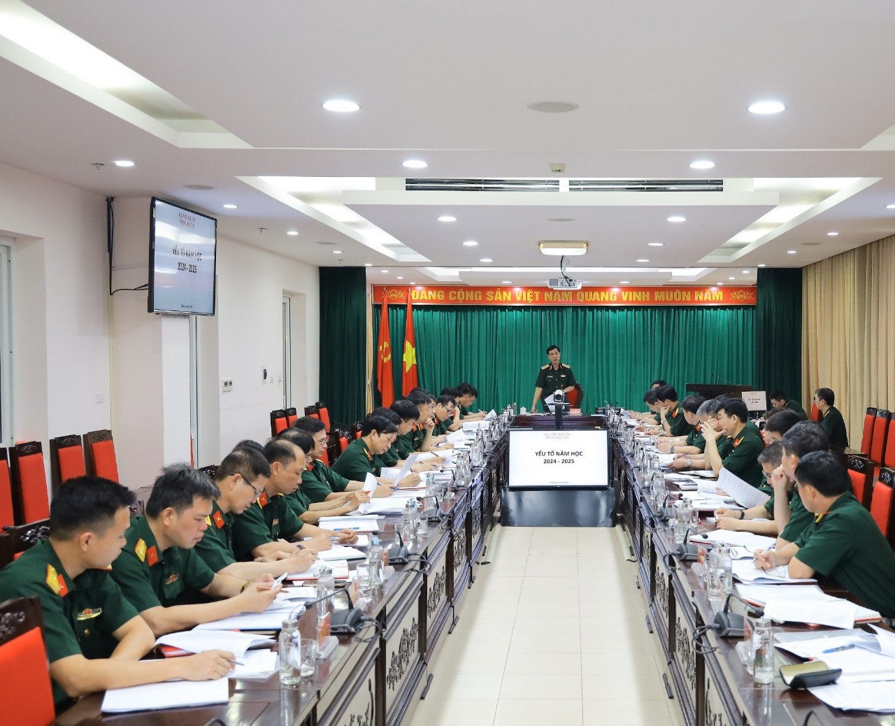 HỘI NGHỊ THÔNG QUA YẾU TỐ NĂM HỌC 2024 - 2025 VÀ HỌP HỘI ĐỒNG THẨM ĐỊNH CHƯƠNG TRÌNH ĐÀO TẠO SAU ĐẠI HỌC