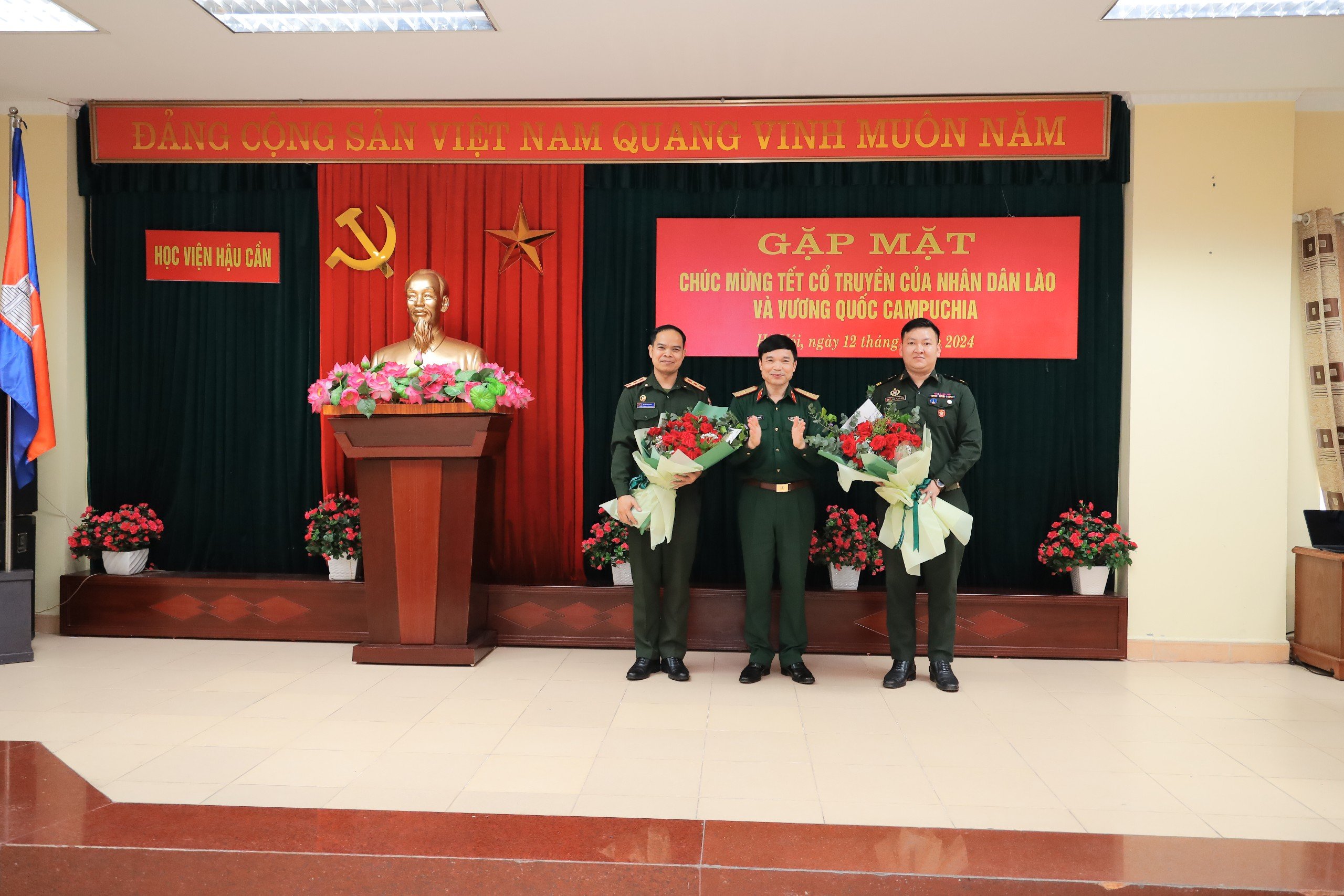 HỌC VIỆN HẬU CẦN GẶP MẶT CHÚC MỪNG TẾT CỔ TRUYỀN CỦA NHÂN DÂN LÀO VÀ VƯƠNG QUỐC CAMPUCHIA