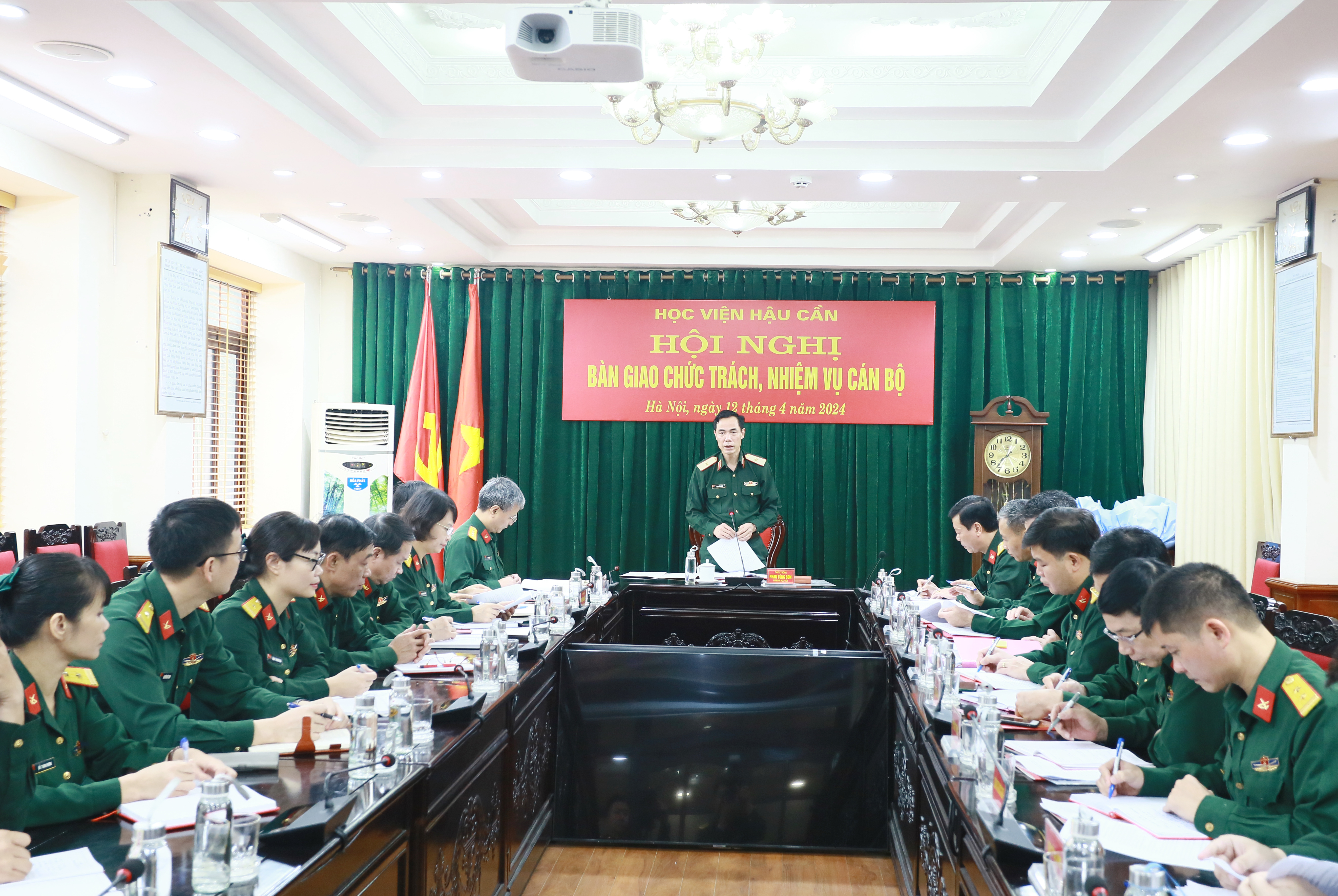 HỌC VIỆN HẬU CẦN TỔ CHỨC BÀN GIAO CHỨC TRÁCH, NHIỆM VỤ CÁN BỘ