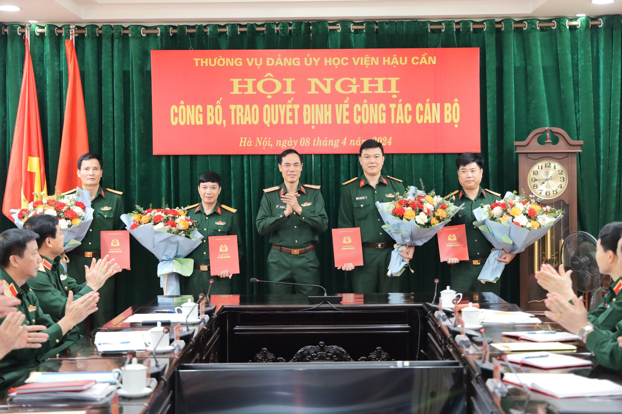 HỌC VIỆN HẬU CẦN TỔ CHỨC HỘI NGHỊ CÔNG BỐ VÀ TRAO QUYẾT ĐỊNH VỀ CÔNG TÁC CÁN BỘ