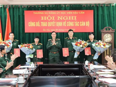 HỌC VIỆN HẬU CẦN TỔ CHỨC HỘI NGHỊ CÔNG BỐ VÀ TRAO QUYẾT ĐỊNH VỀ CÔNG TÁC CÁN BỘ