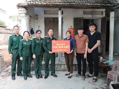 HỌC VIỆN HẬU CẦN BÀN GIAO KINH PHÍ HỖ TRỢ XÂY DỰNG “NGÔI NHÀ 100 ĐỒNG”